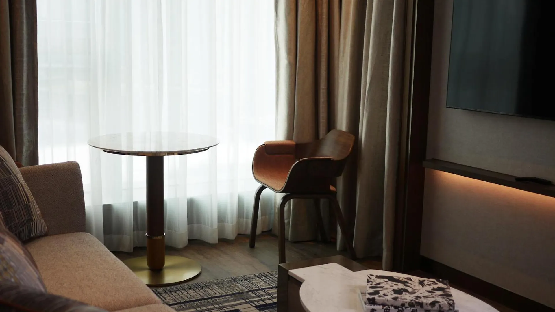 Hotel Dorsett Kai Tak Hongkong 5*,